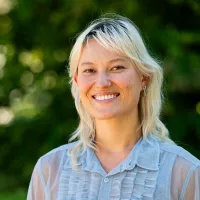 Headshot ofLara Schull