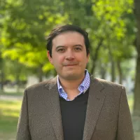 Headshot ofArmando Guio Español