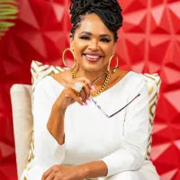 Headshot ofRoslyn Satchel